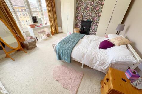 Bedroom One (1).jpg
