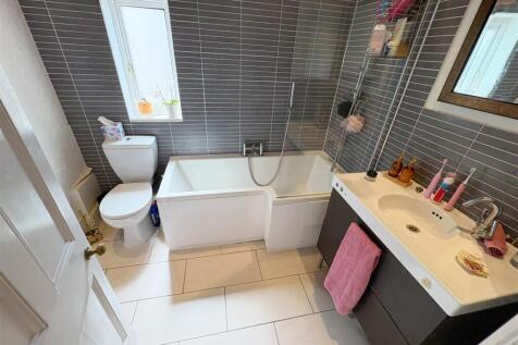 Bathroom (2).jpg