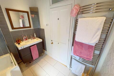 Bathroom (1).jpg