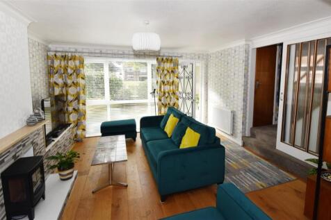 Lounge 11.jpg