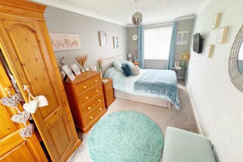 Bedroom One (1).jpg
