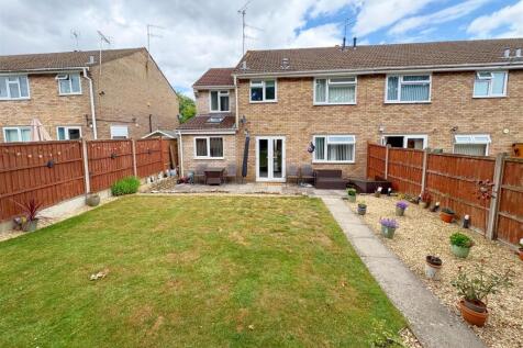 Rear garden and patio (2).jpg
