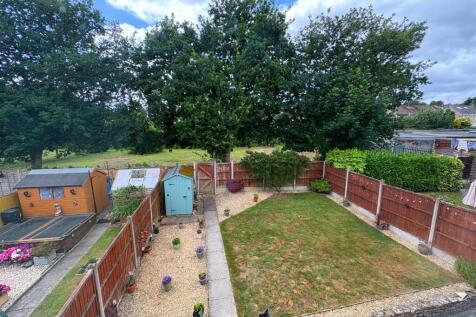 View to rear of property (1).jpg