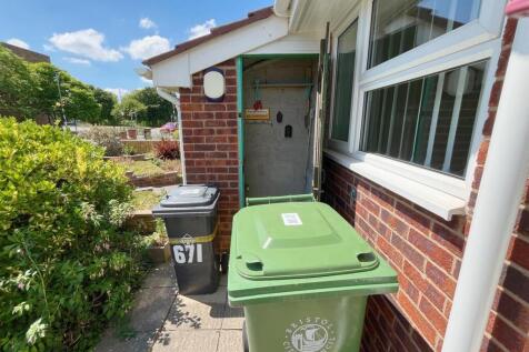 Storage cupboard in front garden.jpg