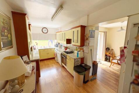 Kitchen through to dining area.jpg