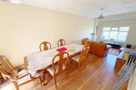 Dining area through to snug.jpg