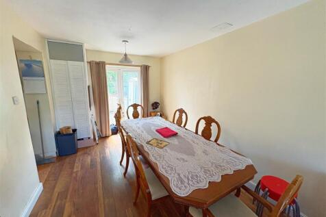 Dining room through to garden.jpg