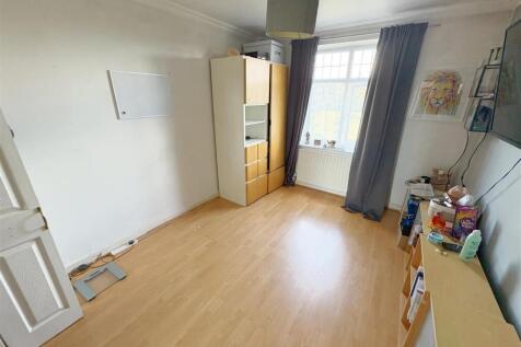 Bedroom 4.jpg