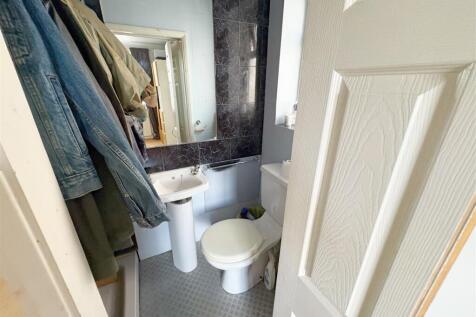 Ensuite Bedroom 4.jpg