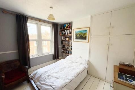 Bedroom 1.jpg