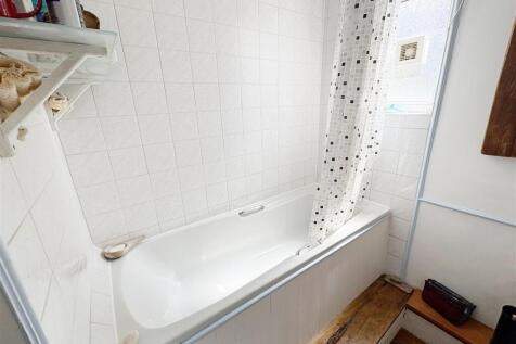 Bathroom (1).jpg