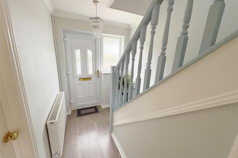 Hallway and stairs (1).jpg