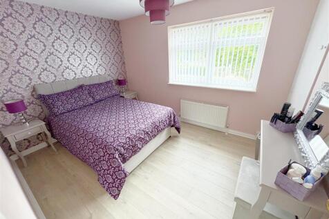 Bedroom One(2).jpg