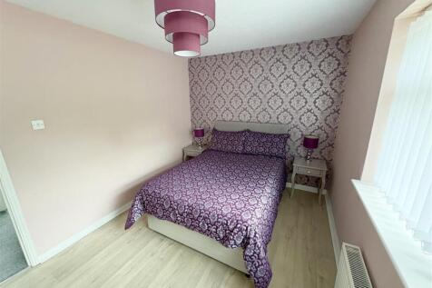 Bedroom One (3).jpg