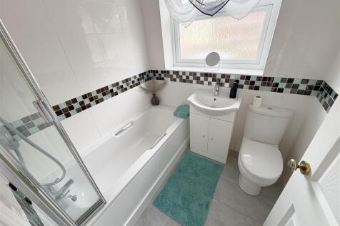 Bathroom (1).jpg