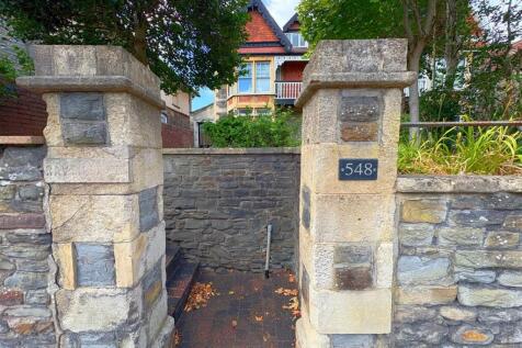 Entrance to property.jpg