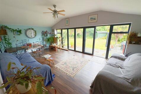 Family room (1).jpg