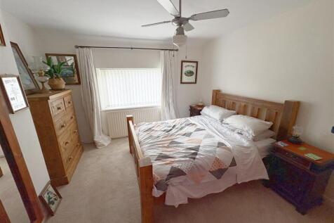 Bedroom One (4).jpg