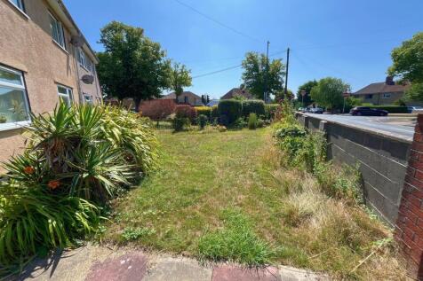 Garden to front.jpg