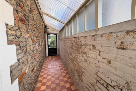 Covered communal entrance .jpg