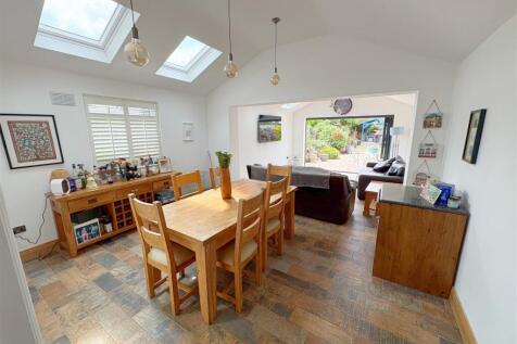 Dining area through to lounge.jpg