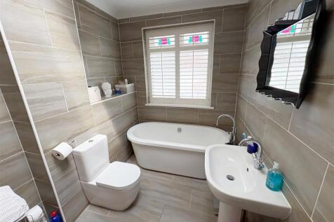 Bathroom (1).jpg