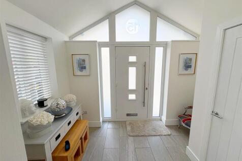Porch area into hallway.jpg