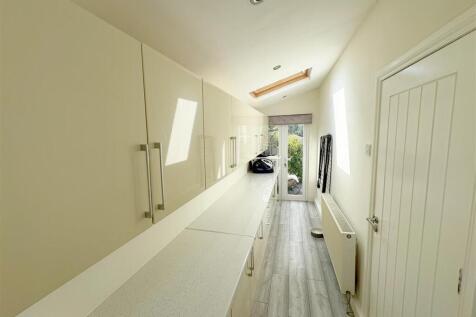 Utility room onto garden.jpg