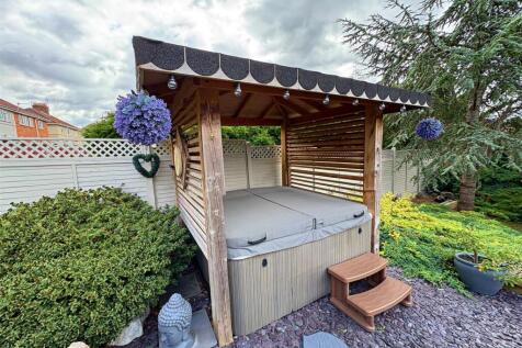 Covered Hot tub.jpg