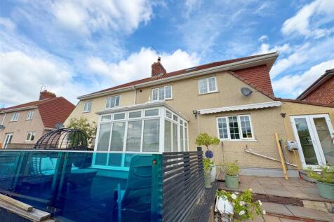 Rear view of property and decking.jpg