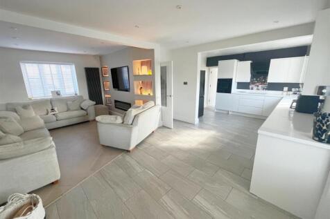 Living space to kitchen.jpg