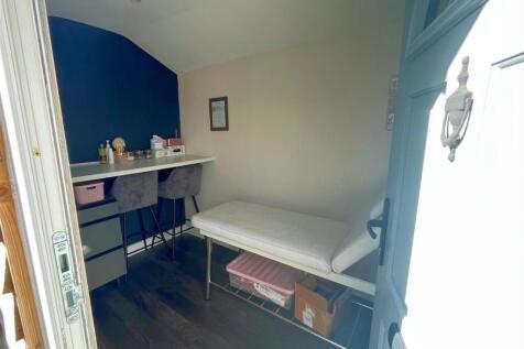 Outbuilding_office.jpg