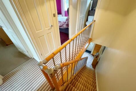 Landing and stairs (3).jpg