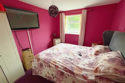 Bedroom One (8).jpg