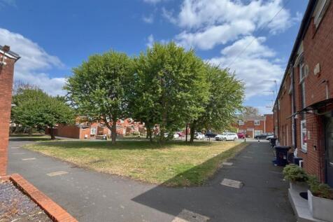 Communal area to front.jpg