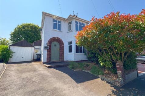 Front shot of property and driveway.jpg