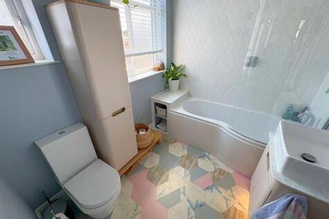 Bathroom.jpg