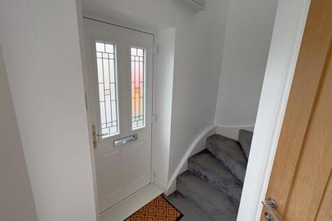 Hallway and stairs (1).jpg