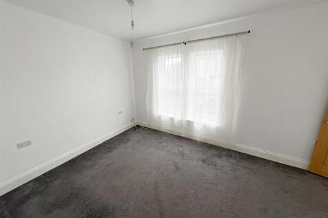 Lounge dining room.jpg