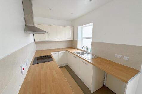 Kitchen shot (1).jpg
