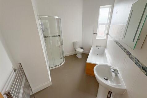 Bathroom (4).jpg