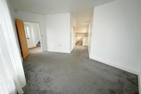 Lounge_dining area through to kitchen.jpg