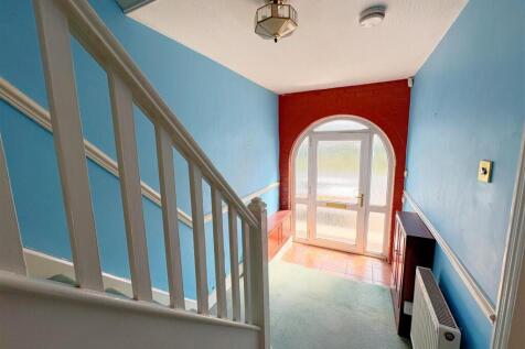 Hallway and stairs (1).jpg