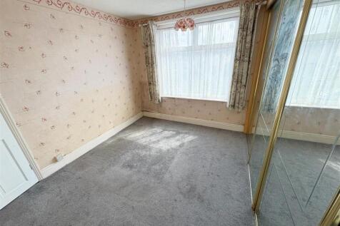 Bedroom One (10).jpg