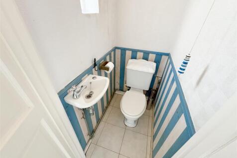 Downstairs WC (1).jpg