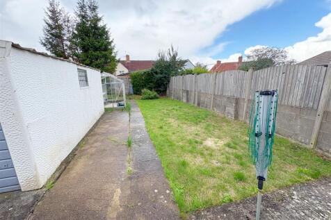 Rear garden and garage.jpg
