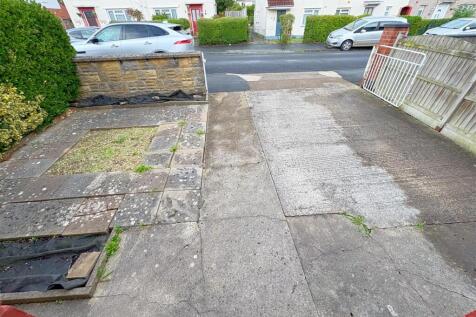 Front garden and driveway.jpg