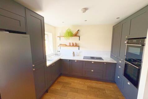 Kitchen (6).jpg