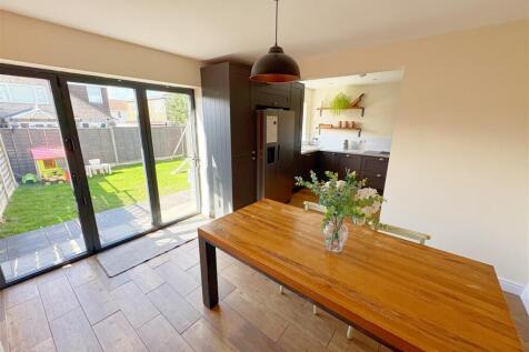 Dining area through to kitchen (1).jpg