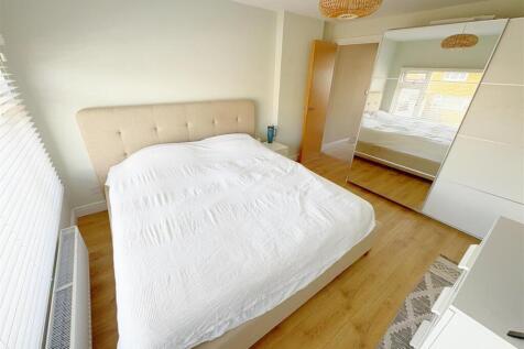Bedroom One (13).jpg